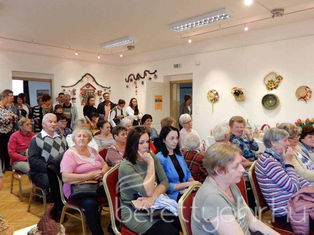 A berettyóújfalui papírfonó kör kiállítása 01